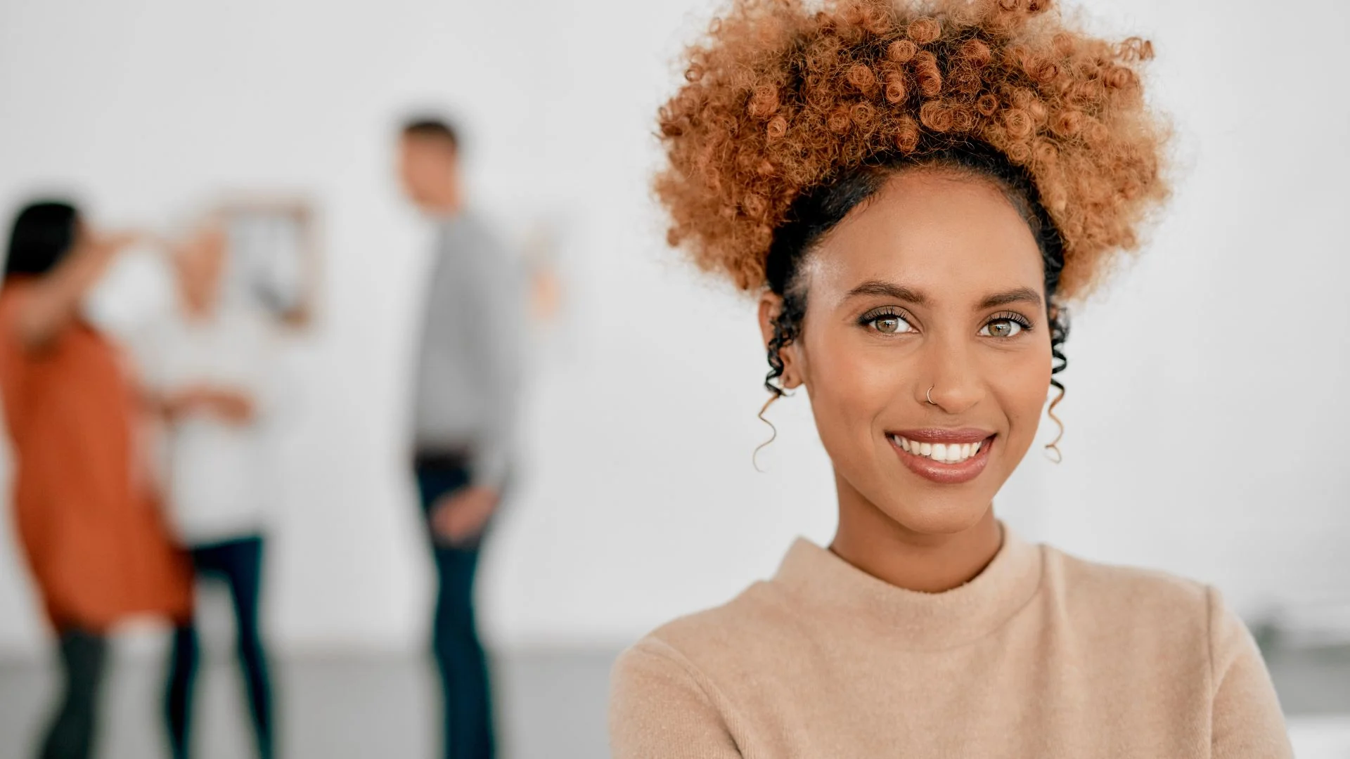 women confidence gap and leadership confidence in women showing a confident female leader