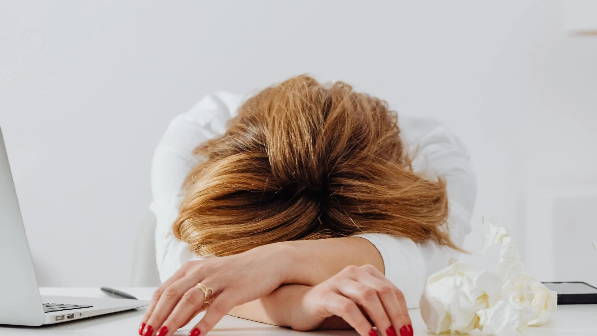 Women pioneers leadership journey showing a confident first woman in leadership breaking barriers in the workplace