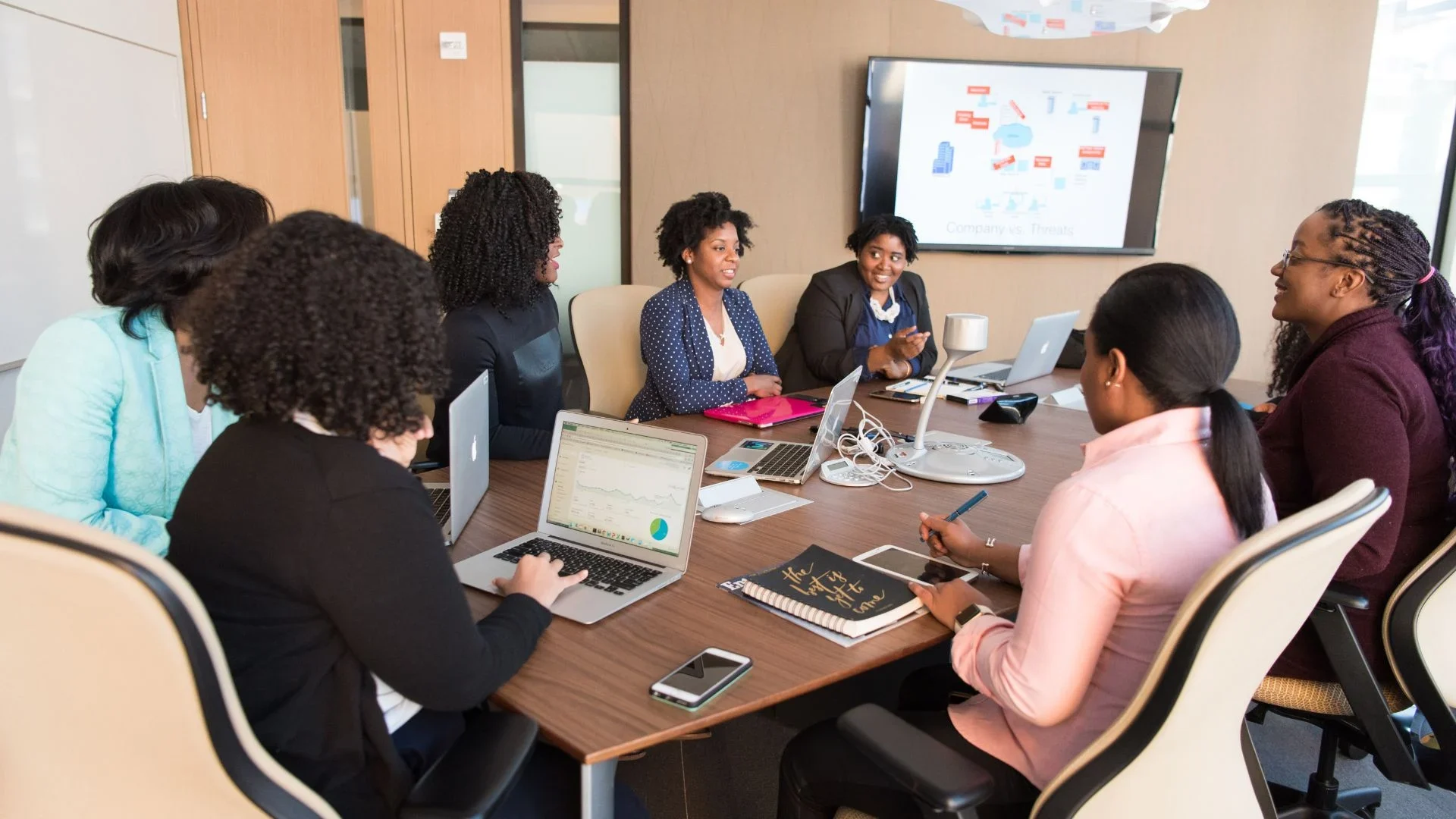 Women leadership mentors and leadership advisors supporting women career growth through a trusted personal board of advisors in a professional setting