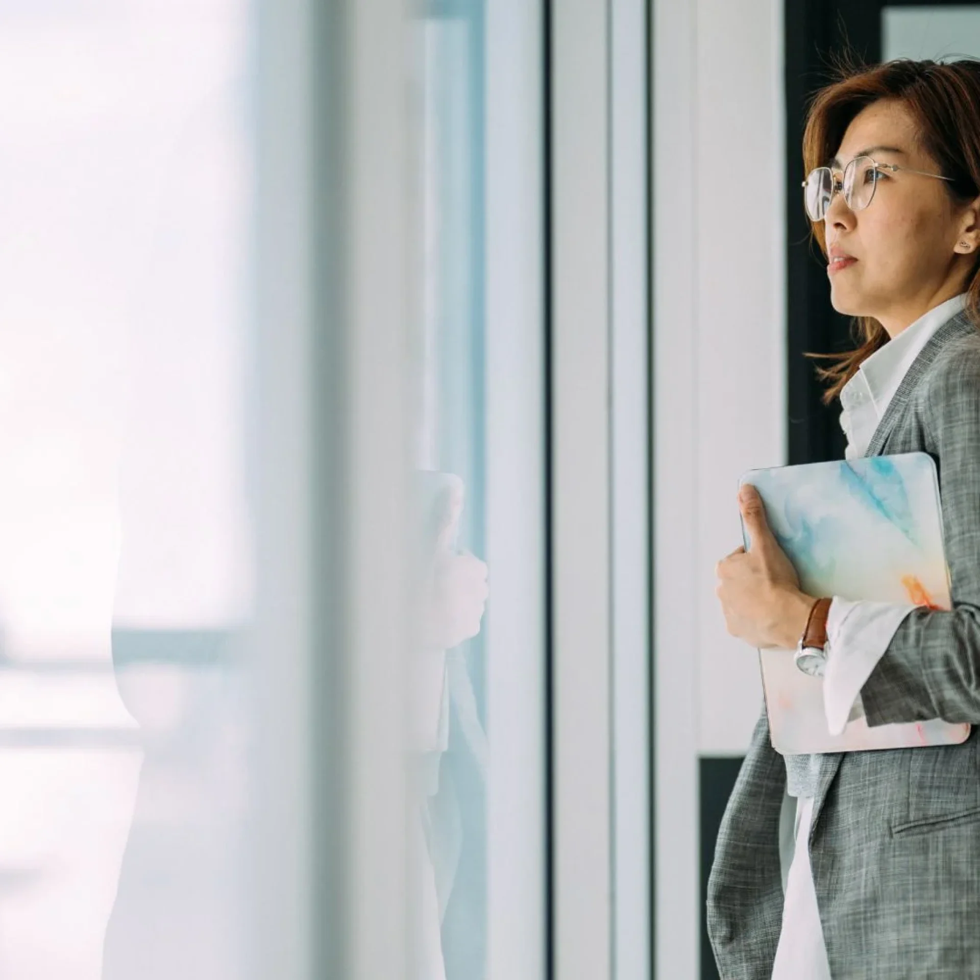 Leadership boundaries supporting women leadership wellbeing and effective leadership for a confident professional woman in a workplace setting