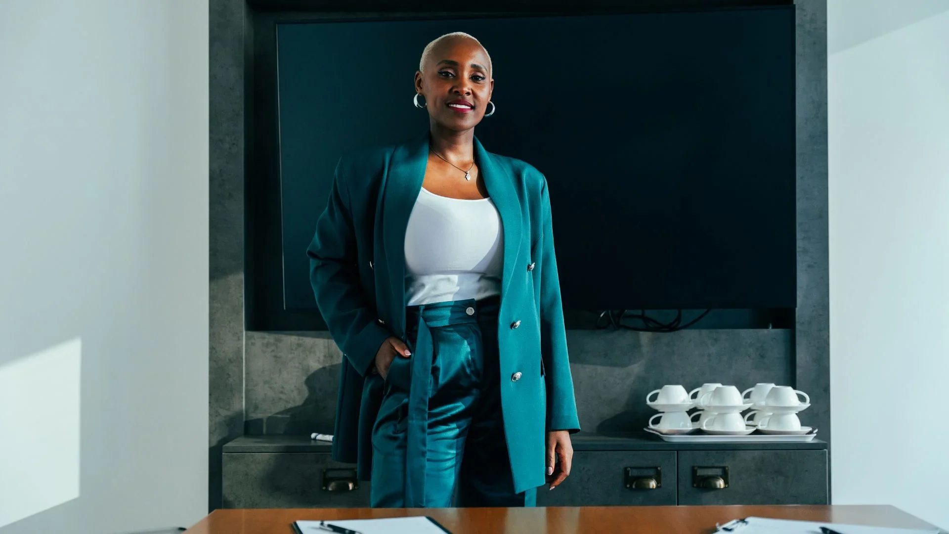 Leadership authority women build through confident and humble leadership in the workplace