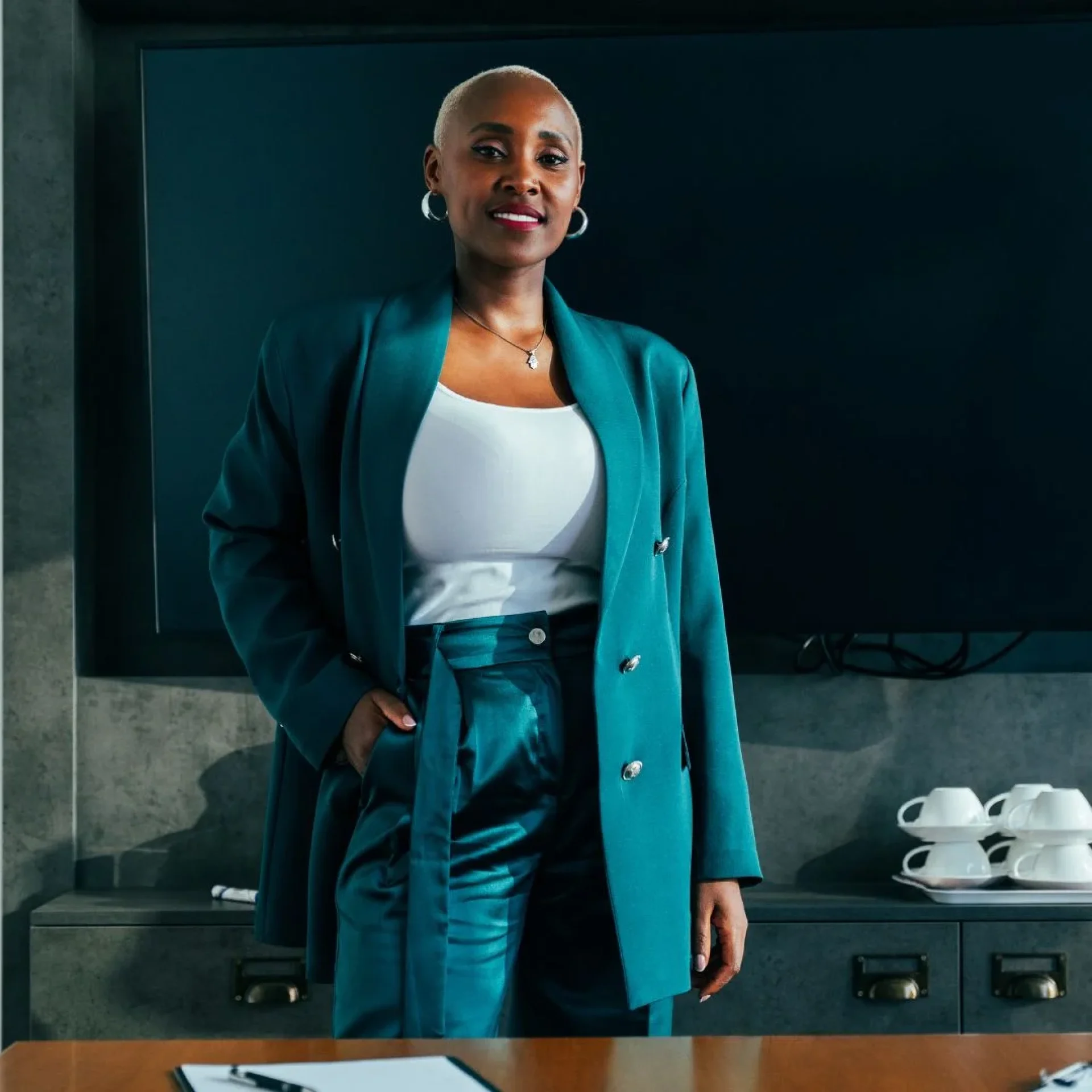 Leadership authority women build through confident and humble leadership in the workplace