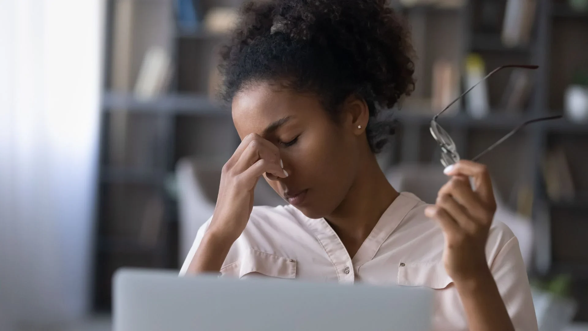 Impostor syndrome women overcoming through women leadership confidence and addressing self doubt women leaders experience in a professional setting