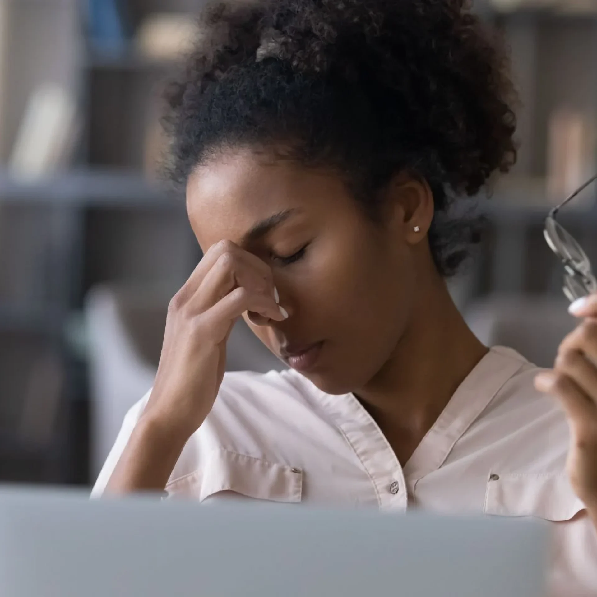 Impostor syndrome women overcoming through women leadership confidence and addressing self doubt women leaders experience in a professional setting