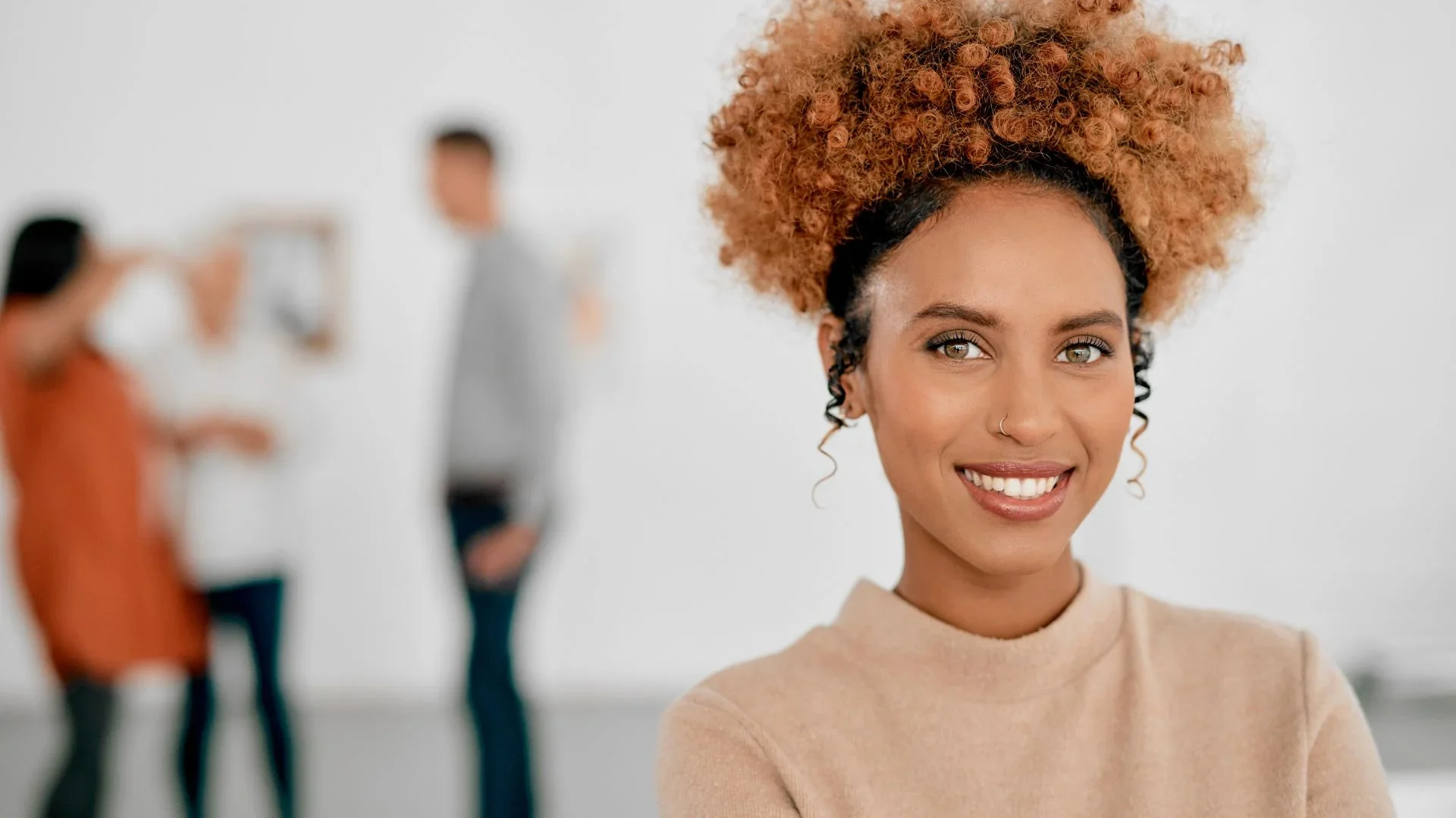 women confidence gap and leadership confidence in women showing a confident female leader