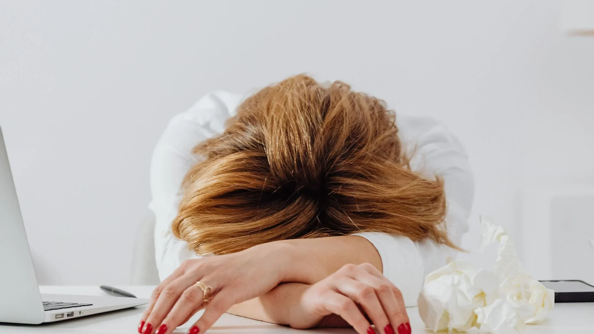 Women pioneers leadership journey showing a confident first woman in leadership breaking barriers in the workplace